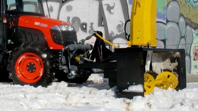 Применение навесного оборудования для минитрактора зимой